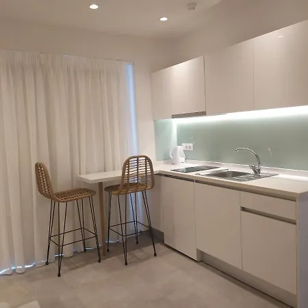 Отель White Swan Ретимно