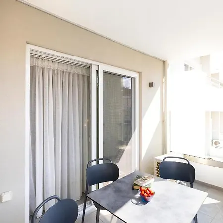 White Swan Отель *