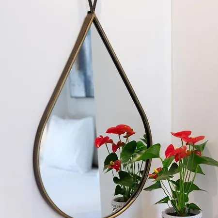 White Swan Отель *